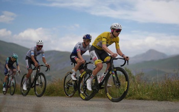 Chặng cuối Tour de France bị rút ngắn vì cháy rừng