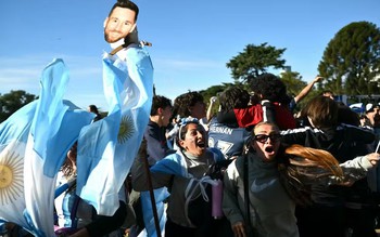 Argentina thoát hiểm ở World Cup, Buenos Aires náo loạn