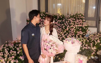 Tình trẻ tặng 6.836 hoa hồng cho Diệp Lâm Anh