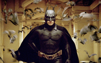 Nhà của Batman gặp chuyện vì... dơi