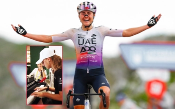 Tay đua gây sốt với tài chơi đàn piano ở Tour de France Femmes