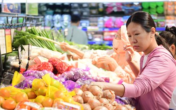 Kiềm giá xăng dầu để 'ghìm cương' giá cả cuối năm