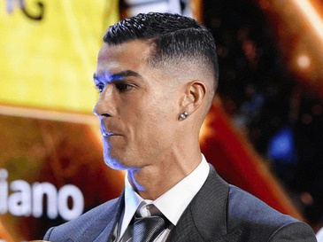 Ronaldo nhận giải Cầu thủ xuất sắc nhất Trung Đông