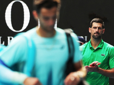 Suýt xách vali về nhà, may mắn níu Djokovic ở lại Úc mở rộng 2026