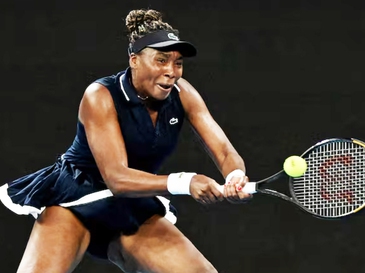 Fan kêu gọi Venus Williams ngừng nhận suất đặc cách vì đã… quá tệ