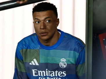 Mbappe đau gối trái nhưng bác sĩ Real Madrid chữa… gối phải