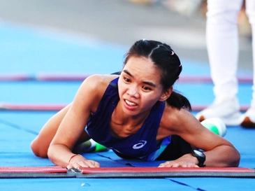Fan thán phục Ngọc Hoa bò về đích ở giải marathon quốc gia 2026