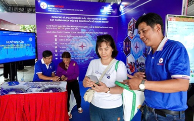 Người dân bất ngờ với những tiện ích trong ứng dụng chăm sóc khách hàng của ngành điện