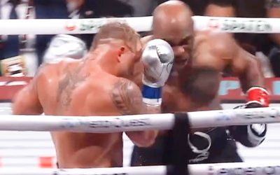 Youtuber Jake Paul đánh bại huyền thoại Mike Tyson sau 8 hiệp đấu, mỗi người nhận 40 triệu USD