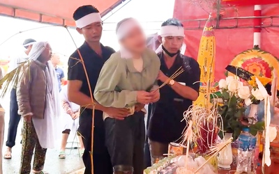 Hai bà cháu tử nạn khi chạy lũ ở Thanh Hóa, đám tang trong lán bạt dựng bên đường