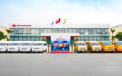 Bàn giao xe trong chương trình 'Đầu tư KIMLONG 99 - Nhận ngay KIMLONG X9'