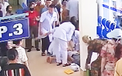 Video người đàn ông ngừng tim, ngã gục được nữ điều dưỡng cấp cứu ngay tại sảnh bệnh viện