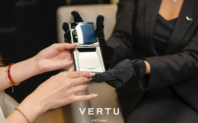 Quà tặng xa xỉ cuối năm và ‘bẫy hàng xách tay’