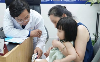 Giật mình chuyện cho trẻ tắm bia, uống mật gấu để đẹp da, chống bệnh hiểm nghèo