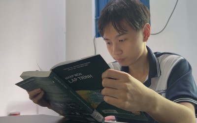 Tiếp sức đến trường: Trong nghịch cảnh, Quang Huy viết ước mơ đổi đời bằng tri thức