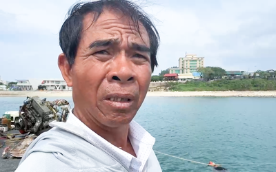 Thuyền trưởng con tàu đi tìm 3 người bị sóng cuốn kể lại quyết định ‘đâm tàu vào cảng’ để cứu thuyền viên