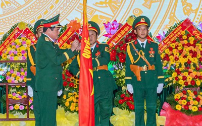 Trường Quân sự Quân khu 9 đón nhận Huân chương Bảo vệ Tổ quốc hạng nhì