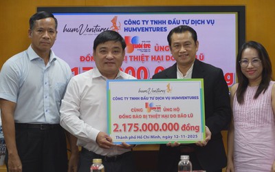 Doanh nghiệp ở TP.HCM gửi hơn 2,1 tỉ đồng cho học sinh miền Trung