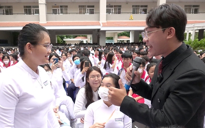 Cách ngăn bạo lực học đường: Giúp học trò thôi nói xấu nhau