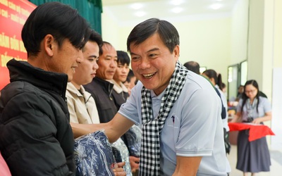 Đoàn tuyên giáo, báo chí TP.HCM thăm, tặng quà chiến sĩ biên phòng và người dân biên giới Cao Bằng