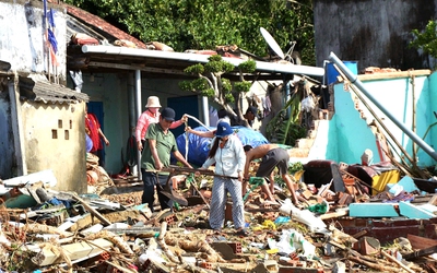 Ngày mưa nhớ cậu, nhớ buổi cơm với trái ổi, đọt rau, nước mắm dầm ớt cay cay