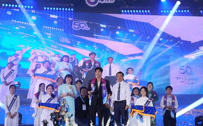 Nhiều thế hệ thầy trò kỷ niệm 50 năm thành lập Trường THPT Nguyễn Hữu Cầu