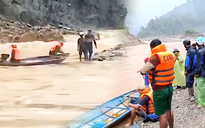 Video dùng thuyền giải cứu 2 người mắc kẹt giữa dòng lũ trên sông Đăk Mi