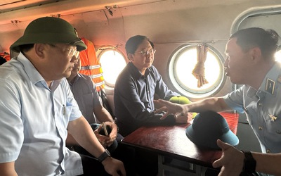 Phó thủ tướng bay trực thăng vào tâm lũ Khánh Hòa, chỉ đạo ứng phó khi lũ vượt mức lịch sử