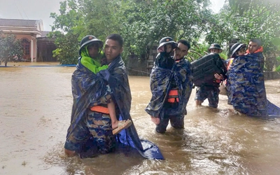 Bộ Quốc phòng: Phải vào điểm ngập sâu bằng mọi cách, không để dân bị cô lập