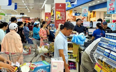 Siêu thị tìm cách chi viện miền Trung