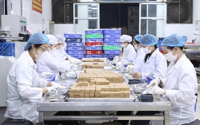 Xuyên đêm sản xuất 30 tấn lương khô cứu trợ đồng bào vùng lũ Trung Bộ