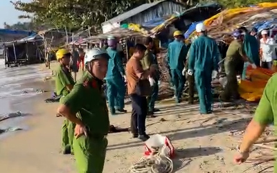 Tháo dỡ hàng chục công trình lấn chiếm đất công ở Hòn Sơn