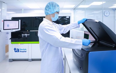 Việt Nam triển khai xét nghiệm viêm gan D cùng các nhà khoa học Mỹ