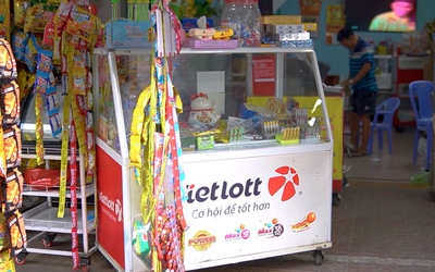 'Bán kèm xổ số giúp chủ tiệm tạp hóa kinh doanh tốt hơn'