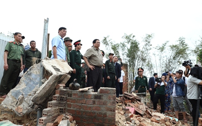 Thủ tướng yêu cầu mở 'chiến dịch Quang Trung' dựng lại nhà cửa cho dân vùng lũ