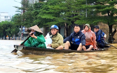 'Một tuần ba lần chạy lụt'