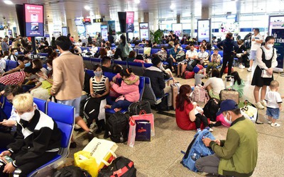 Máy bay bị chậm chuyến như 'cơm bữa', có xin lỗi nhưng chưa được bồi thường?