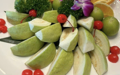 Ổi được ví như 'siêu trái cây', nhưng ai không nên ăn?