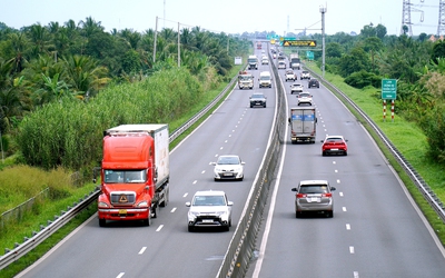 Sau 10 ngày thí điểm cấm xe tải nặng chạy làn 1 cao tốc TP.HCM - Trung Lương: Tài xế 'dễ thở' hơn