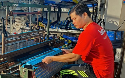 Dệt ước mơ xanh từ những mảnh ni lông phế thải