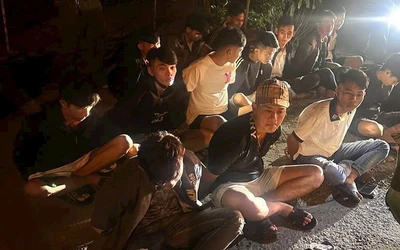 Ngăn chặn kịp thời 20 thanh niên đi xe khách mang dao tự chế, mã tấu đi đánh nhau