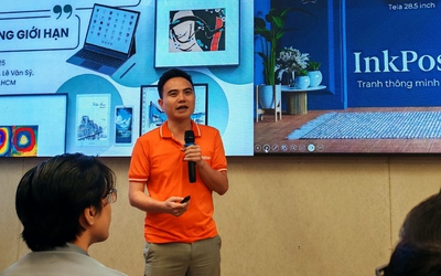 Máy đọc sách 'tiến hóa' sang học tập, treo tranh