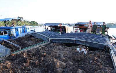 Bắt 7 ghe vận chuyển đất không hóa đơn chứng từ