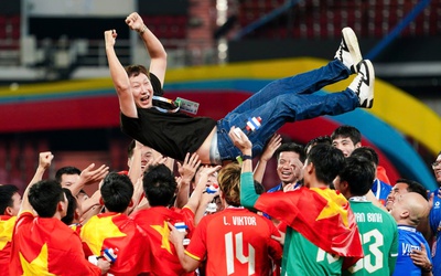 HLV Kim Sang Sik đi vào lịch sử bóng đá Đông Nam Á