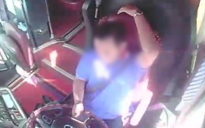 Trích xuất camera trong ca bin, xử phạt nhiều tài xế vừa lái xe vừa dùng điện thoại