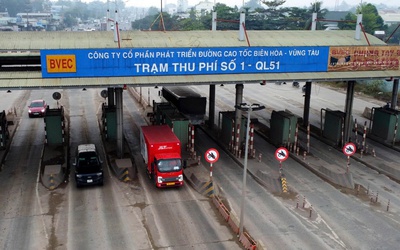 Chủ đầu tư nói không thể tháo dỡ 3 trạm thu phí quốc lộ 51 vì ‘dính nợ’: Cưỡng chế được không?