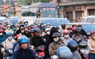 Cửa ngõ TP.HCM và Hà Nội ùn ứ do người dân về quê nghỉ Tết dương lịch 2026