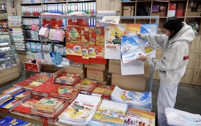 Tặng lịch: Món quà năm mới hay sự lãng phí?