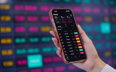 Sắc đỏ phủ bảng điện, chứng khoán vẫn tăng gần 13 điểm