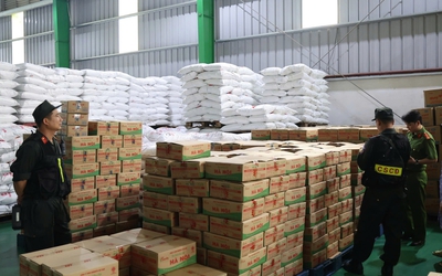 Hàng trăm tấn bột ngọt, hạt nêm giả bị tạm giữ; Sáp nhập tỉnh thành có phải đổi biển số xe?